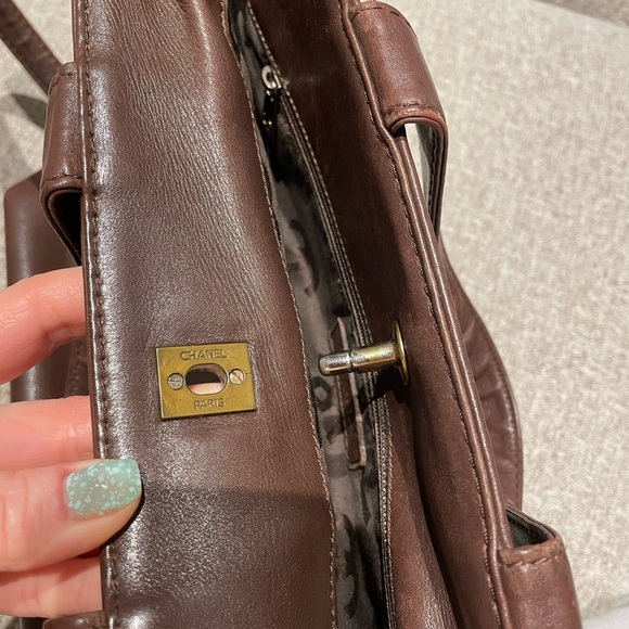 Vintage authentic Chanel lambskin brown tote - Picture 5 of 7